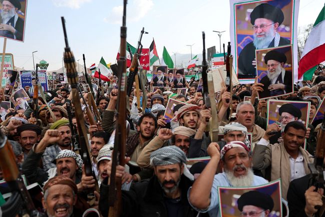 Potret Ribuan Warga Yaman Turun ke Jalan Dukung Penuh Iran: Solidaritas di Tengah Ketegangan