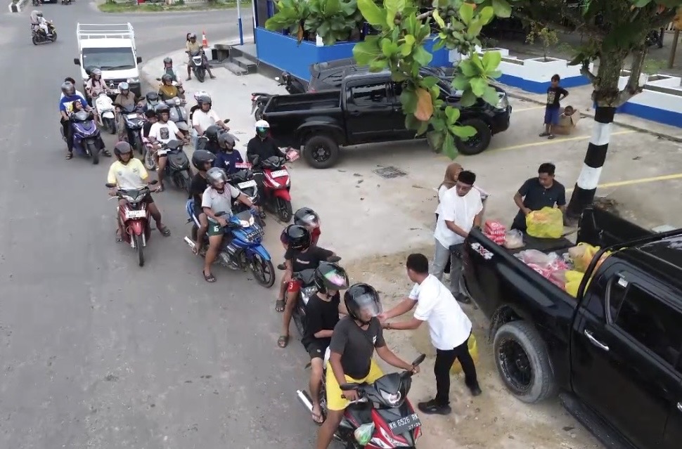 Lampu Merah Translokal Nanga Bulik: Titik Ramai Berbagi Takjil di Bulan Ramadan